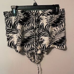 Flowy Shorts With Black & White Palm Leaves